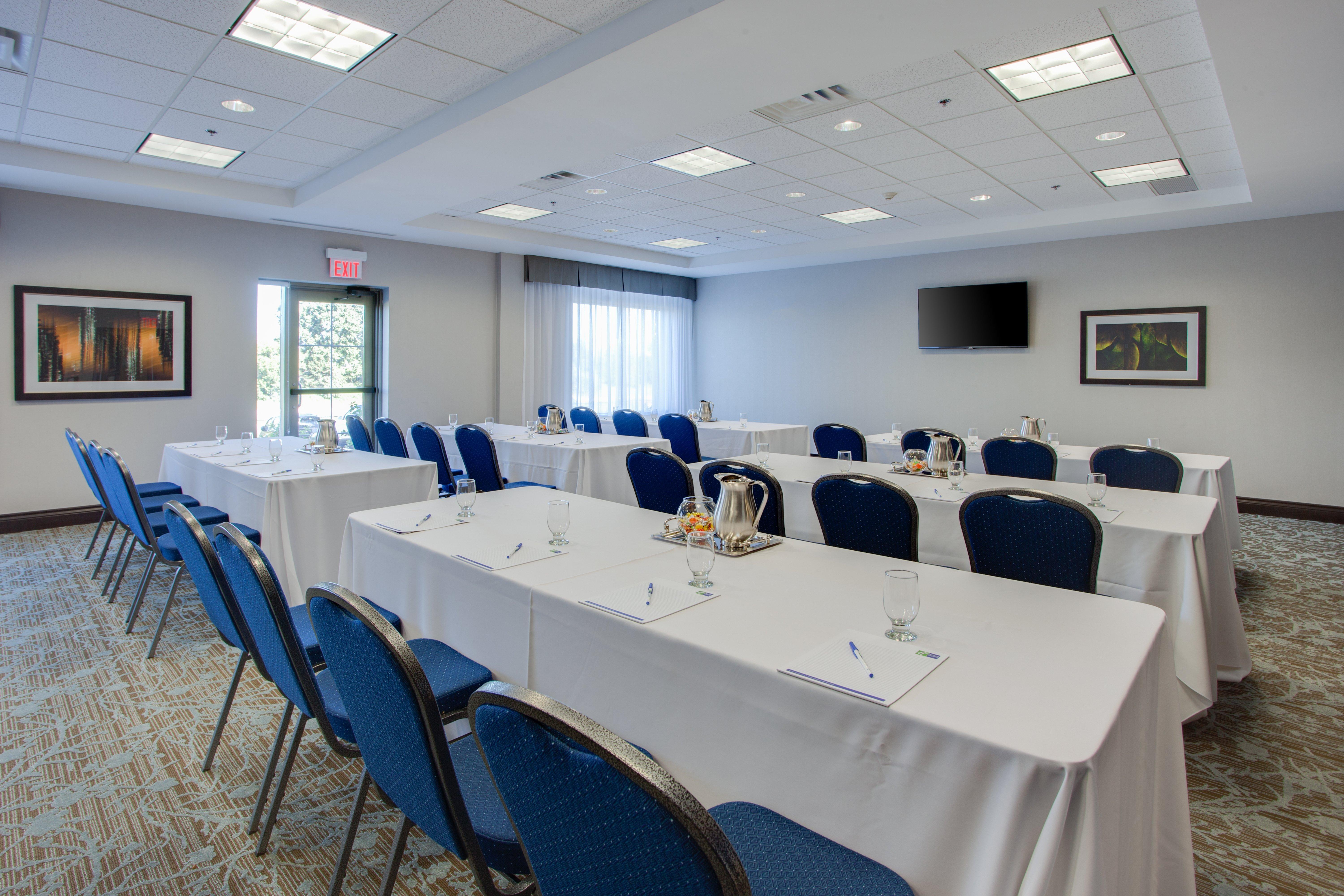 Holiday Inn Express & Suites Ottawa East-Orleans By Ihg Exterior photo